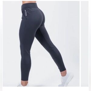 Alphalete Women's Trace Jogger Pants- Black